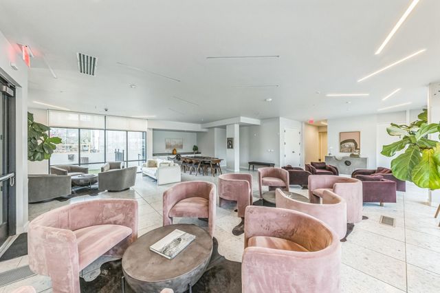 800 Embassy DR 609, Austin, TX 78702