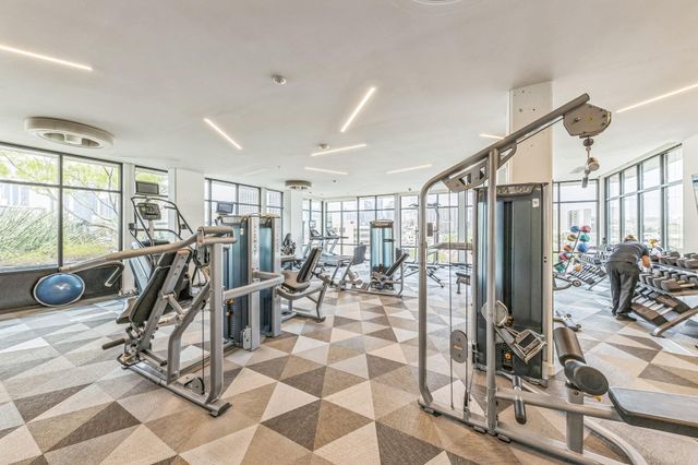 800 Embassy DR 609, Austin, TX 78702