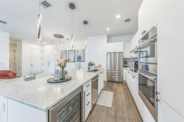 800 Embassy DR 609, Austin, TX 78702