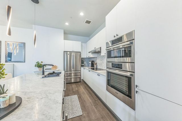 800 Embassy DR 609, Austin, TX 78702