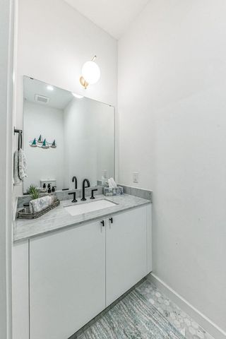 800 Embassy DR 609, Austin, TX 78702