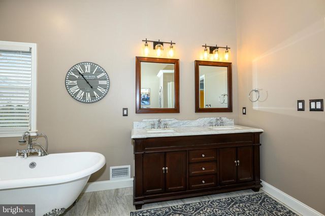 3707 OAKWOOD TRL, Allentown, PA 18103