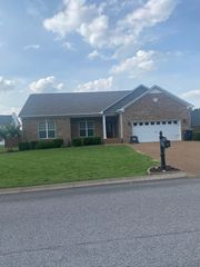 105 Sugar Tree Ln, Columbia, TN 38401