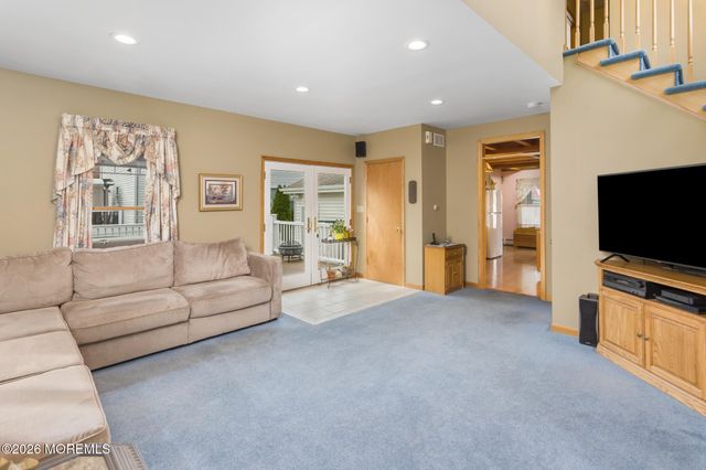 37 Maple Shade Avenue E, Hamilton Square, NJ 08690