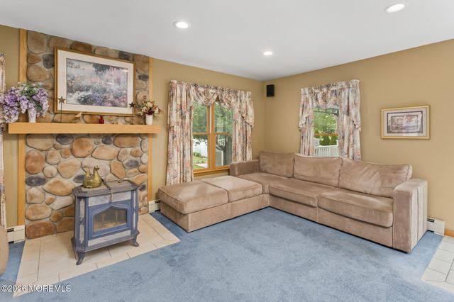 37 Maple Shade Avenue E, Hamilton Square, NJ 08690