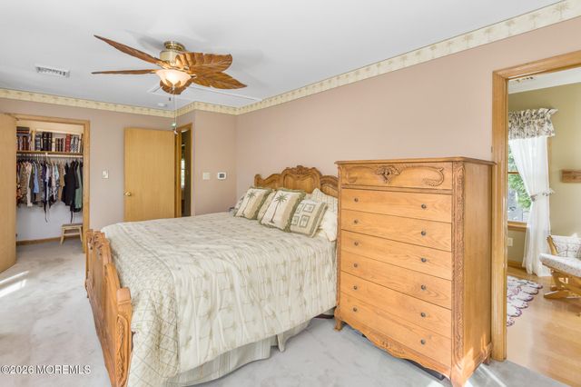 37 Maple Shade Avenue E, Hamilton Square, NJ 08690