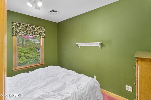 37 Maple Shade Avenue E, Hamilton Square, NJ 08690