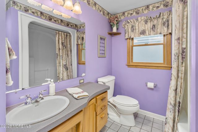 37 Maple Shade Avenue E, Hamilton Square, NJ 08690