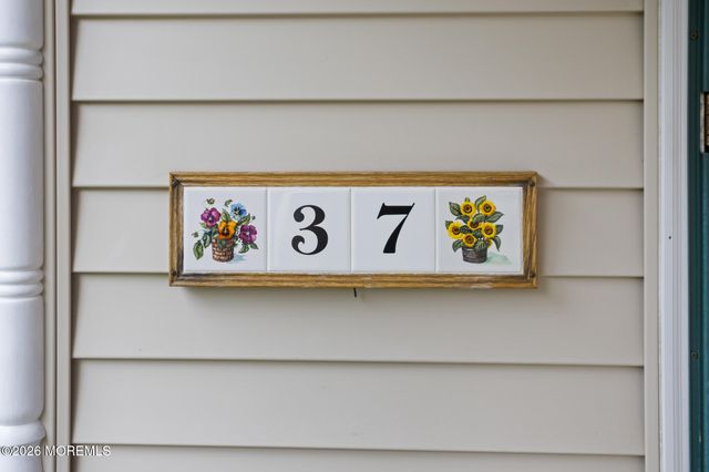 37 Maple Shade Avenue E, Hamilton Square, NJ 08690