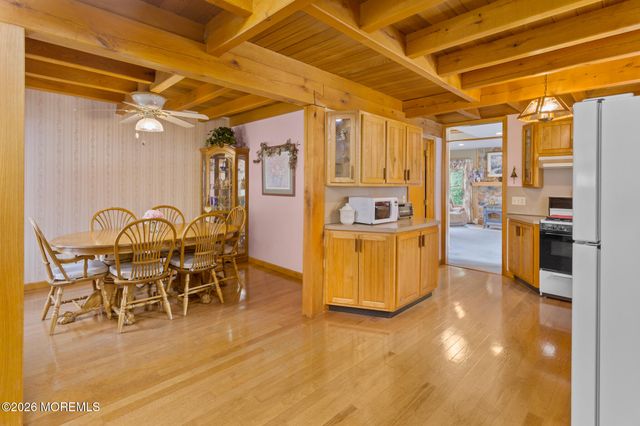 37 Maple Shade Avenue E, Hamilton Square, NJ 08690