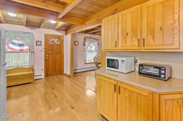 37 Maple Shade Avenue E, Hamilton Square, NJ 08690
