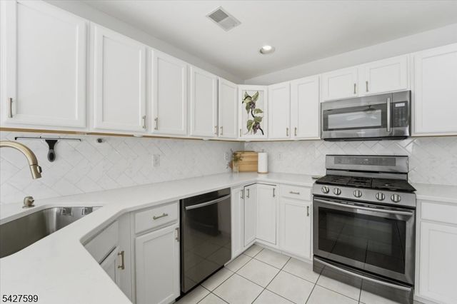 109 Castle Pointe Blvd, Piscataway Twp., NJ 08854