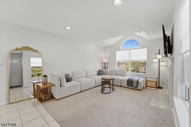 109 Castle Pointe Blvd, Piscataway Twp., NJ 08854
