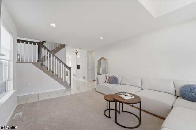 109 Castle Pointe Blvd, Piscataway Twp., NJ 08854