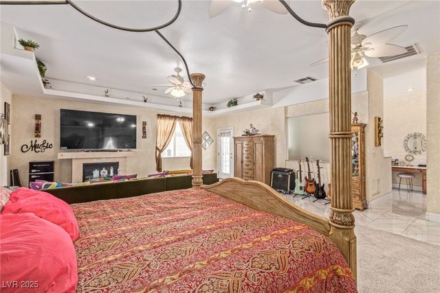 60 North Fogg Street, Las Vegas, NV 89110