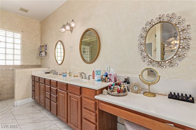 60 North Fogg Street, Las Vegas, NV 89110