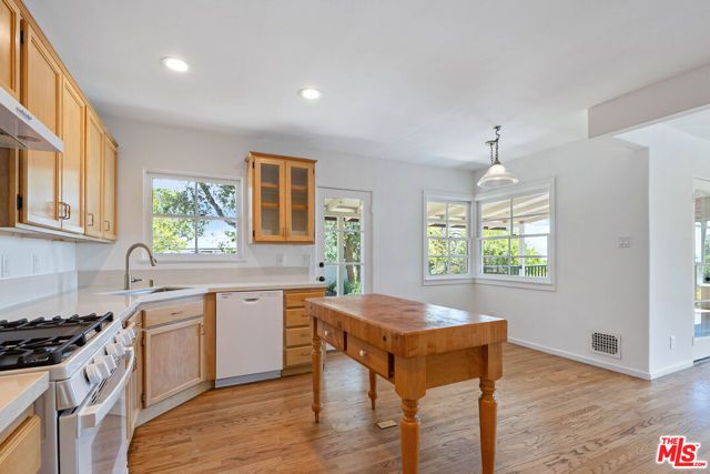 214 Sequoia Drive, Pasadena, CA 91105