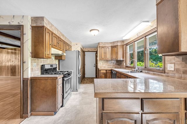 19 Williston Dr, Longmeadow, MA 01106