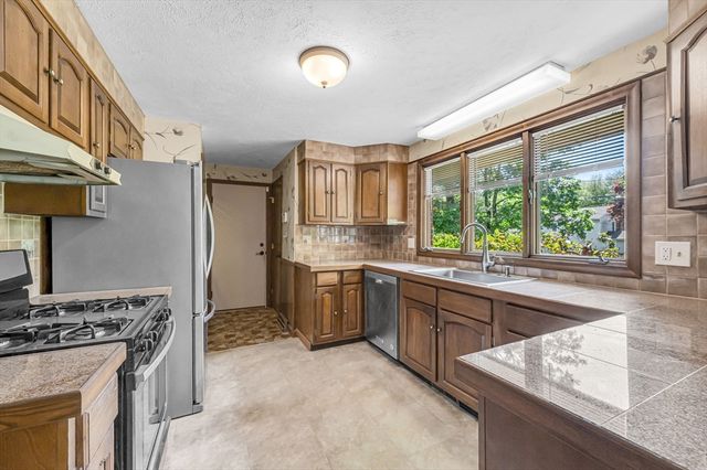 19 Williston Dr, Longmeadow, MA 01106