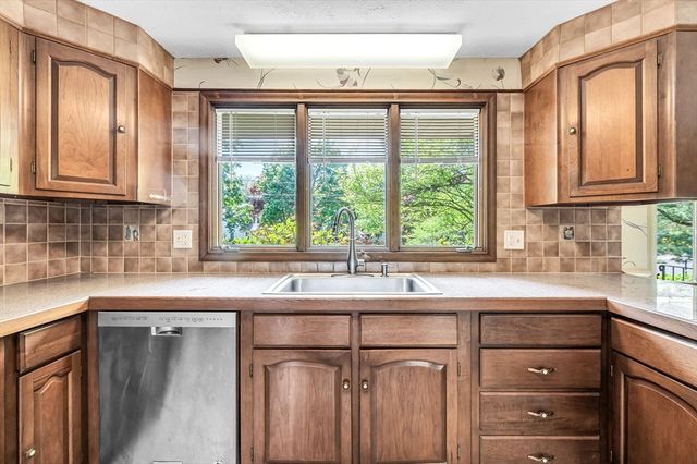 19 Williston Dr, Longmeadow, MA 01106