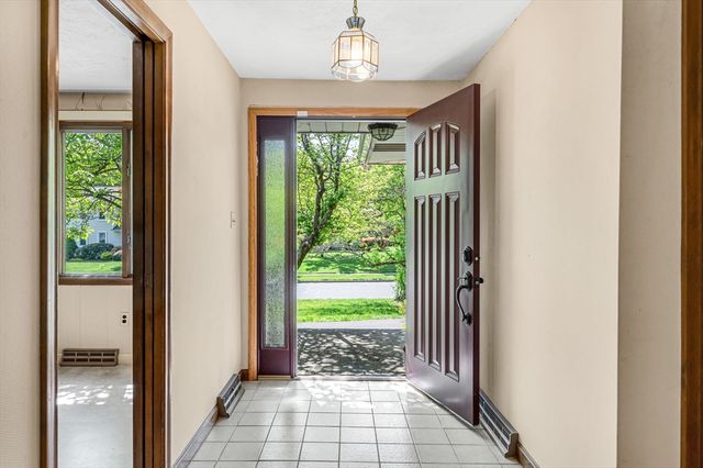 19 Williston Dr, Longmeadow, MA 01106
