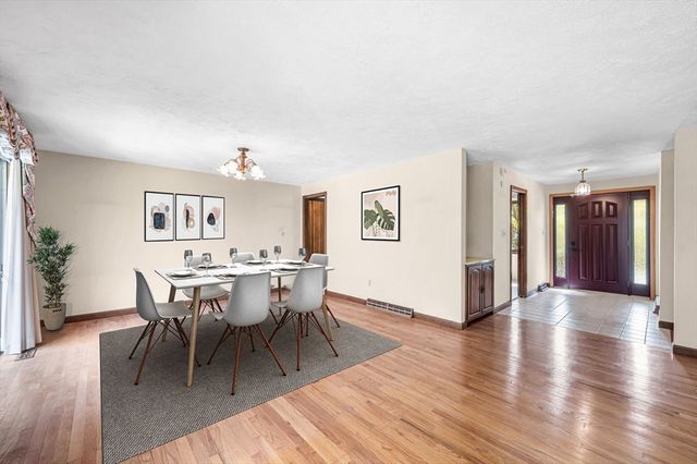 19 Williston Dr, Longmeadow, MA 01106