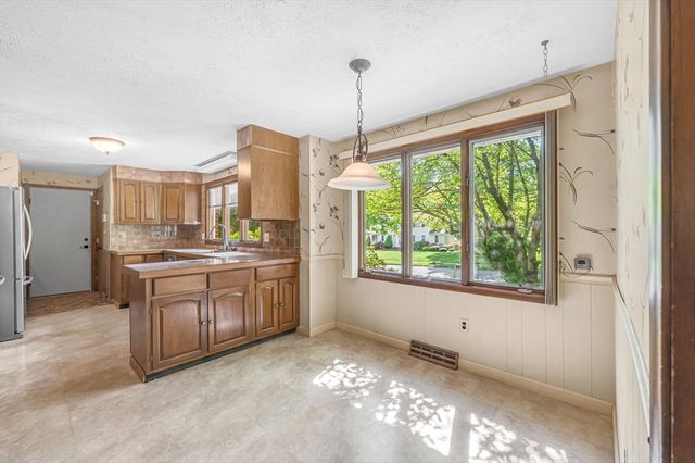19 Williston Dr, Longmeadow, MA 01106