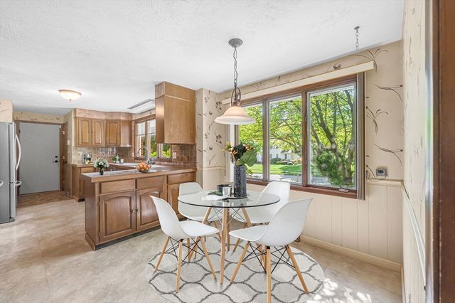 19 Williston Dr, Longmeadow, MA 01106