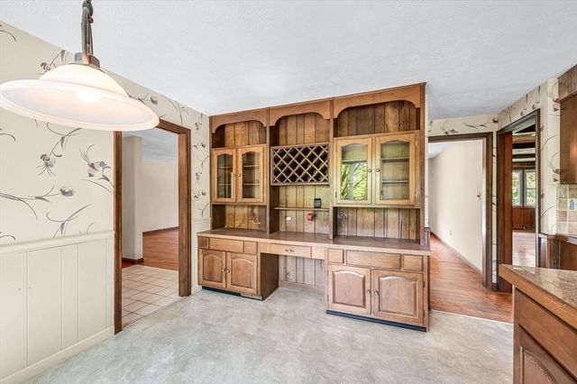 19 Williston Dr, Longmeadow, MA 01106