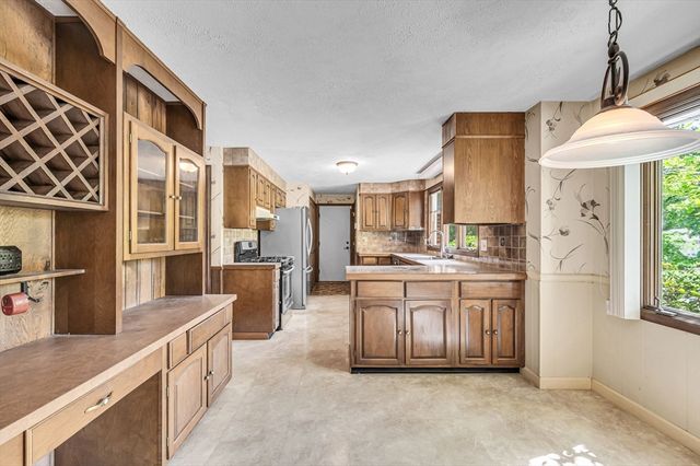 19 Williston Dr, Longmeadow, MA 01106