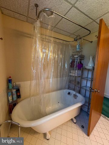 1331 CALVERT RD, Chester, MD 21619