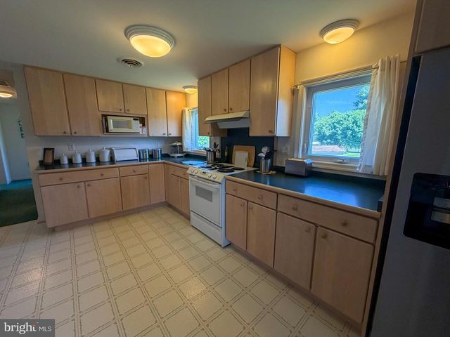 1331 CALVERT RD, Chester, MD 21619