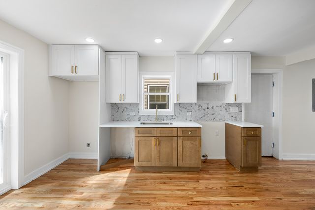 8742 S Washtenaw Avenue, Evergreen Park, IL 60805
