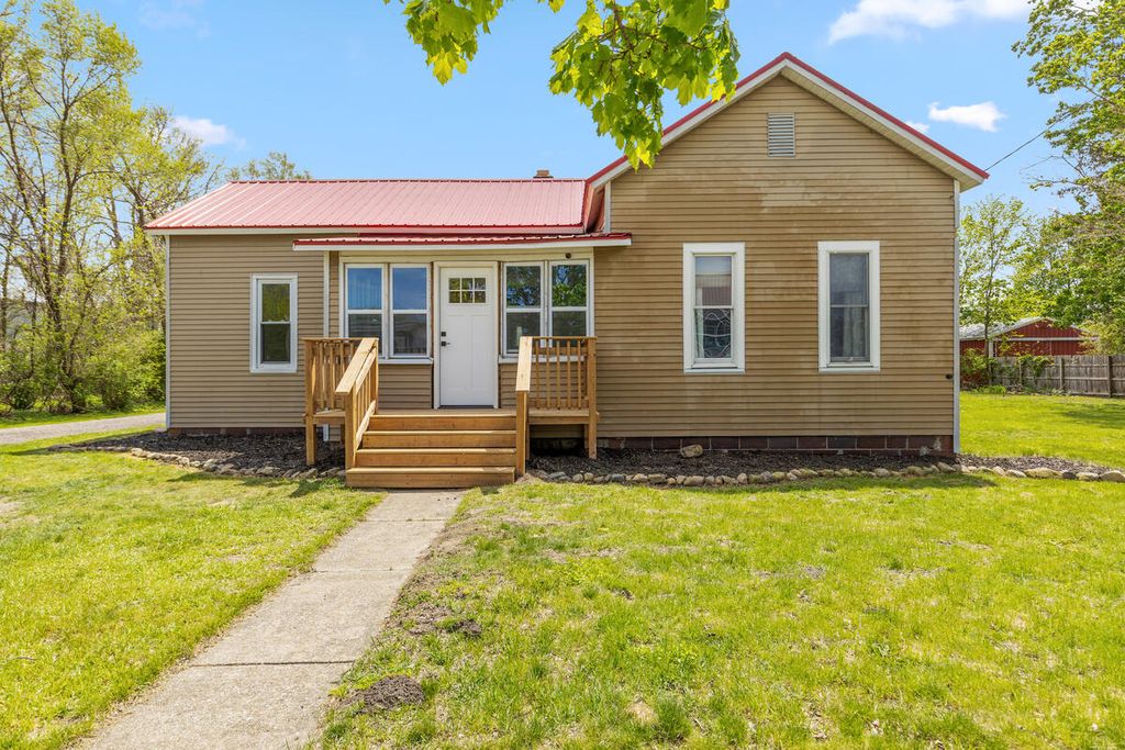 156 W Beech Street, Cedar Springs, MI 49319