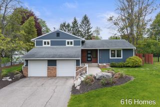 124 Loch Lomond Avenue Ne, Grand Rapids Twp, MI 49546
