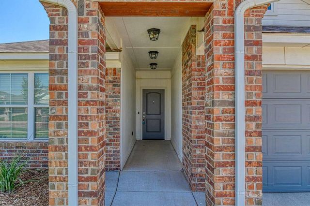 3232 Mount Nebo Drive, Yukon, OK 73099