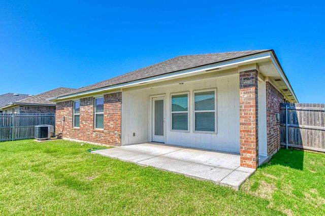 3232 Mount Nebo Drive, Yukon, OK 73099