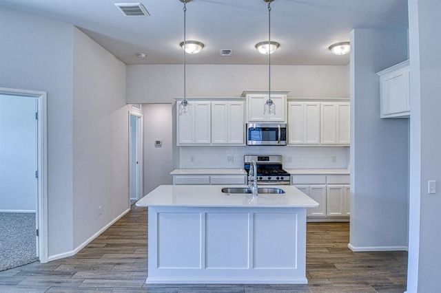 3232 Mount Nebo Drive, Yukon, OK 73099