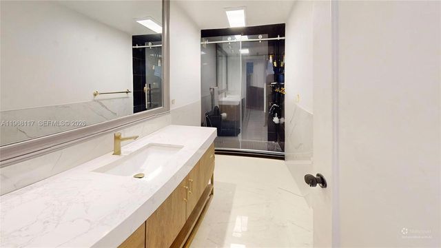 1800 NE 114th St 1705, Miami, FL 33181