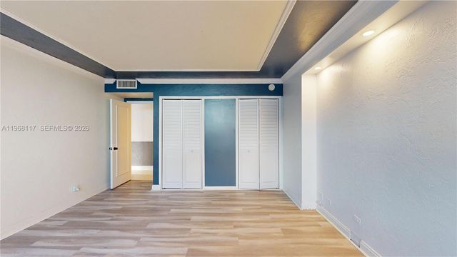 1800 NE 114th St 1705, Miami, FL 33181