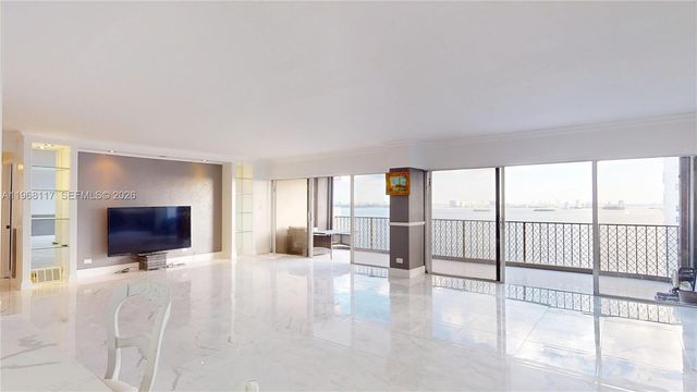 1800 NE 114th St 1705, Miami, FL 33181