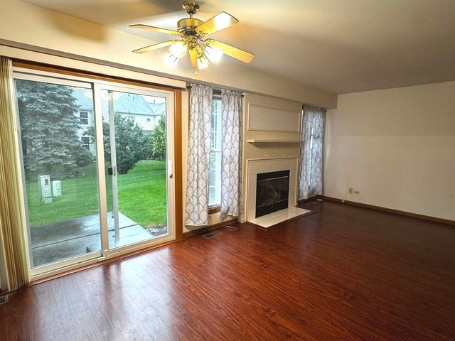 1404 W Sapphire Drive 1404, Hoffman Estates, IL 60192