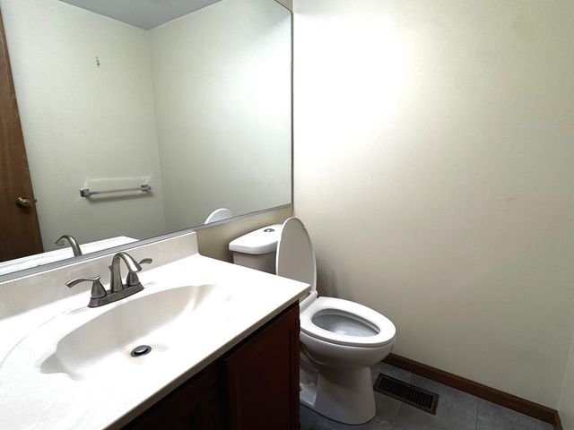 1404 W Sapphire Drive 1404, Hoffman Estates, IL 60192