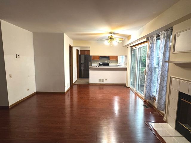 1404 W Sapphire Drive 1404, Hoffman Estates, IL 60192