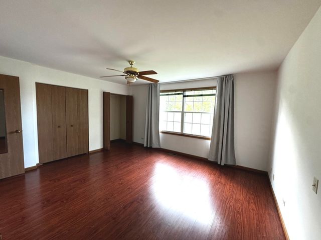 1404 W Sapphire Drive 1404, Hoffman Estates, IL 60192