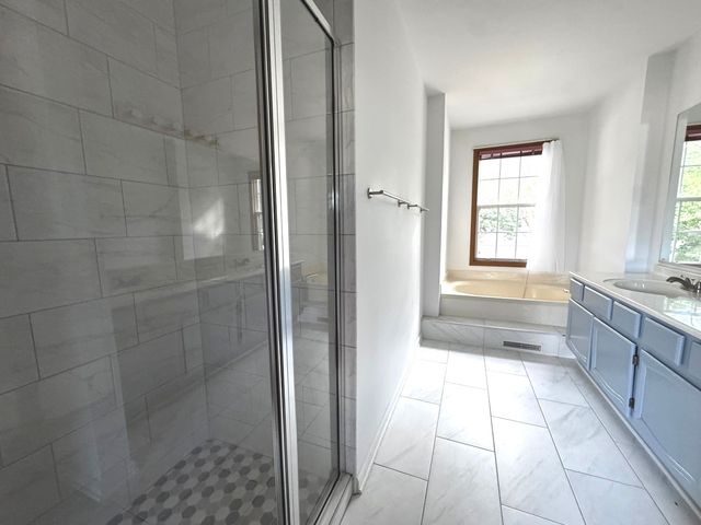 1404 W Sapphire Drive 1404, Hoffman Estates, IL 60192
