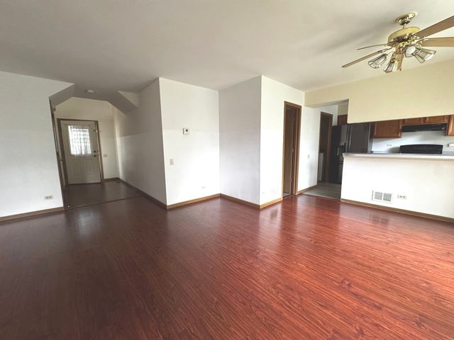 1404 W Sapphire Drive 1404, Hoffman Estates, IL 60192