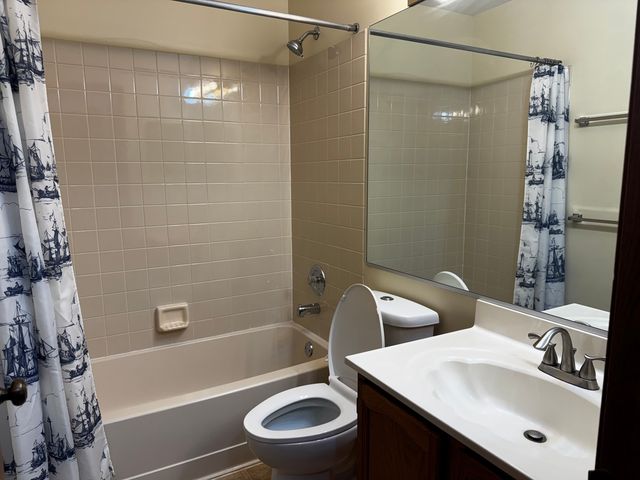 1404 W Sapphire Drive 1404, Hoffman Estates, IL 60192