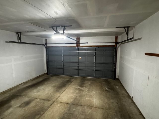 1404 W Sapphire Drive 1404, Hoffman Estates, IL 60192