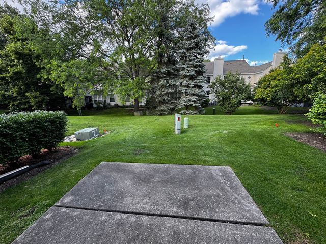 1404 W Sapphire Drive 1404, Hoffman Estates, IL 60192